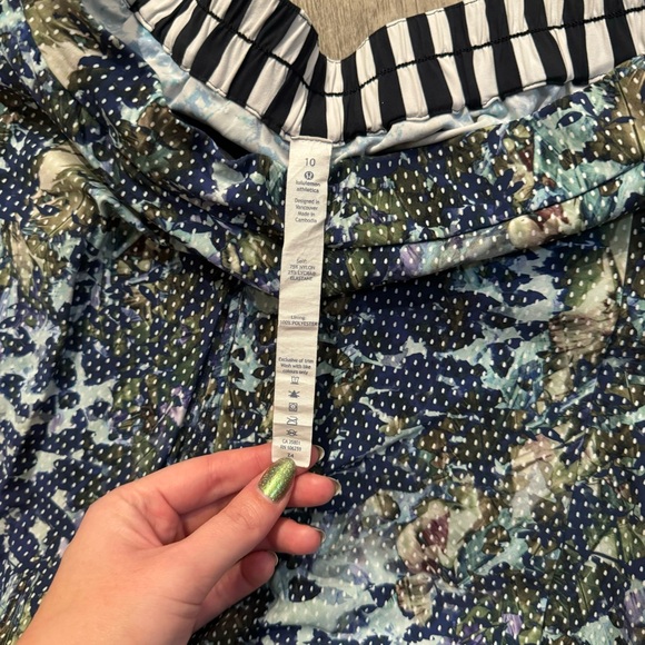 Blue and Black Patterned Floral Lululemon City Skort Shorts Skirt - Picture 8 of 8